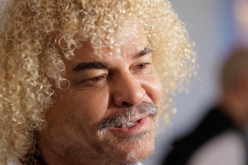 El exfutbolista colombiano Carlos Valderrama participa en una rueda de prensa por el partido de homenaje al uruguayo Álvaro Recoba hoy, jueves 31 de marzo de 2016