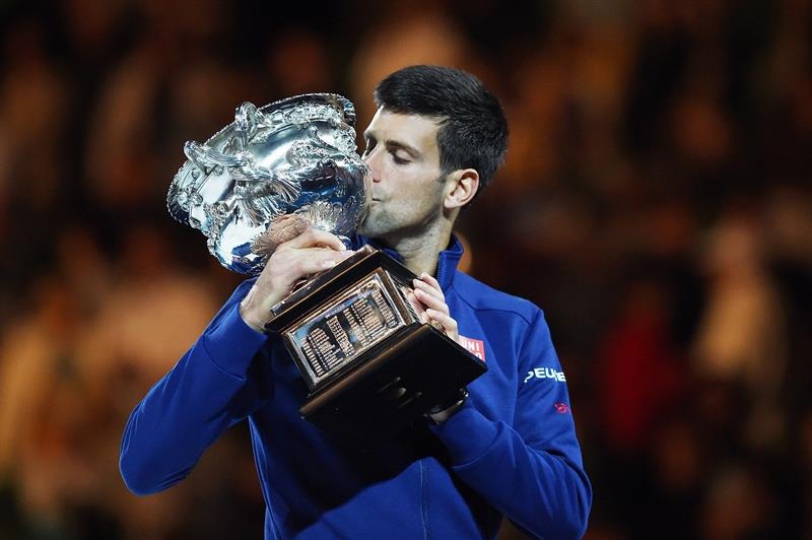 Novak Djokovic de Serbia celebra su victoria ante Andy Murray