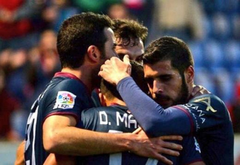 El venezolano anotó a los respectivos minutos 21 y 50, en la victoria de 3-1 sobre el Albacete, en la segunda división de España.
