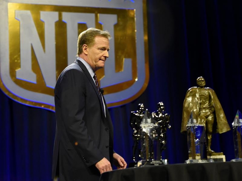El comisionado de la Liga de Fútbol Americano, Roger Goodell da un discurso durante los preparativos de la 50ª edición de la Super Bowl en el Moscone Center West de San Francisco, California, Estados Unidos hoy 5 de febrero de 2016