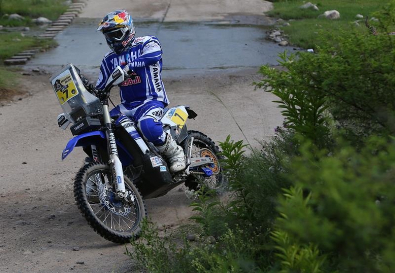 El portugués Helder Rodrigues (Yamaha) compite hoy, viernes 15 de enero de 2016, en la duodécima etapa del rally Dakar 2016, entre las localidades de San Juan y Villa Carlos Paz (Argentina). EFE/NICOLÁS AGUILERA