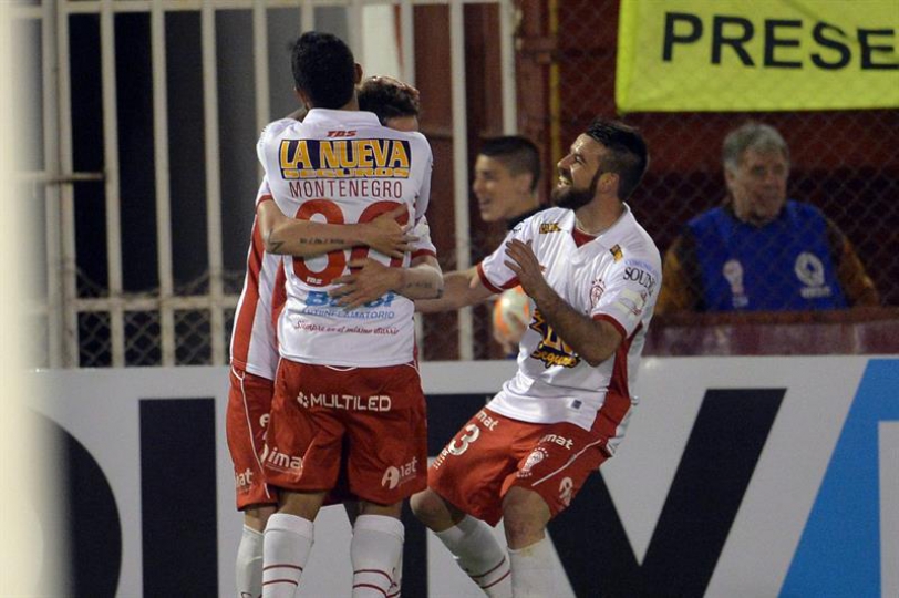 Huracán espera en cuartos de final al Defensor Sporting o el Lanús