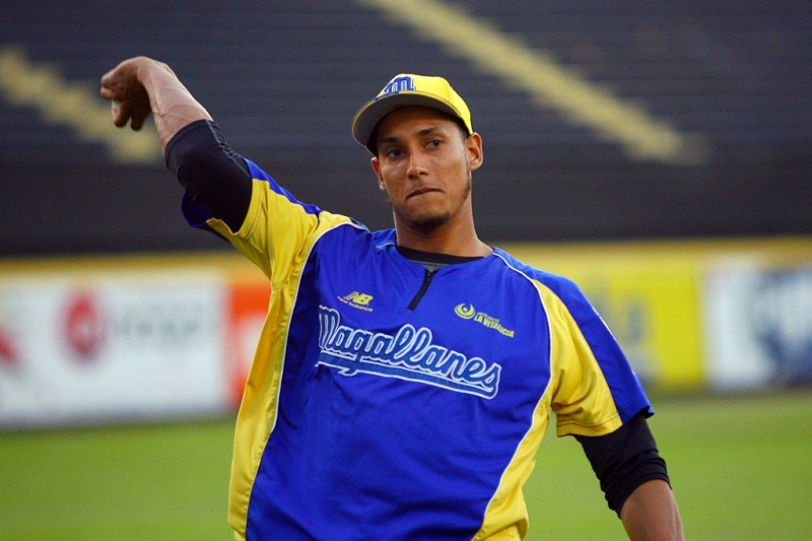 Al finalizar la sesión de entrenamiento el manager Carlos García anunció a Adrián Salcedo como el abridor de este martes -Crédito de la fotografía: Mauricio Centeno. Prensa Magallanes