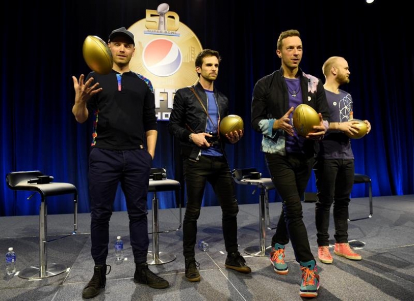 De izquierda a derecha, el baterista, Will Champion, el bajista Guy Beryman, el vocalista Chris Martin y el guitarrista Jonny Buckland, de la agrupación Coldplay, son vistos jueves 4 de febrero de 2016, durante una conferencai de prensa en el Super Bowl Halftime Show en Moscone Center West en San Francisco, California (Estados Unidos)