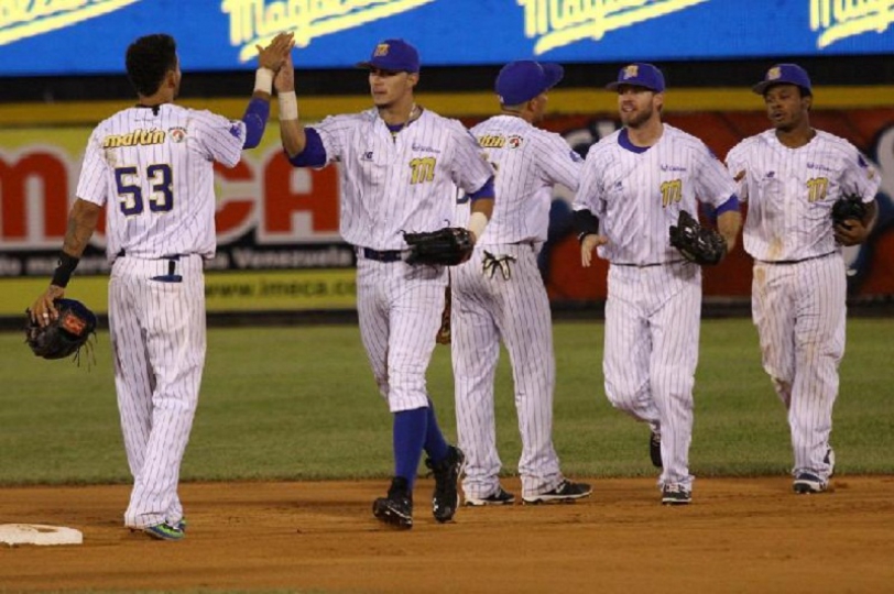 Navegantes con blanqueo récord y Tigres igualan a dos series de semifinales