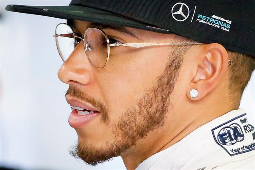 Lewis Hamilton en el garaje de su escudería, Mercedes AMG GP