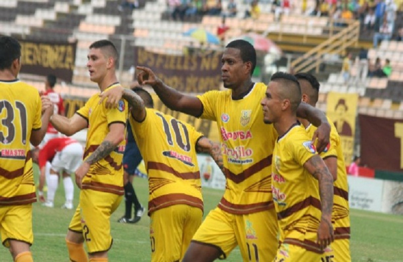 Jugadores de Trujillanos FC celebran