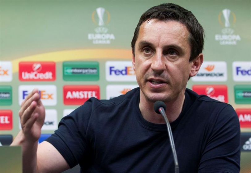 Neville emula a Koeman y el Valencia coquetea con el descenso