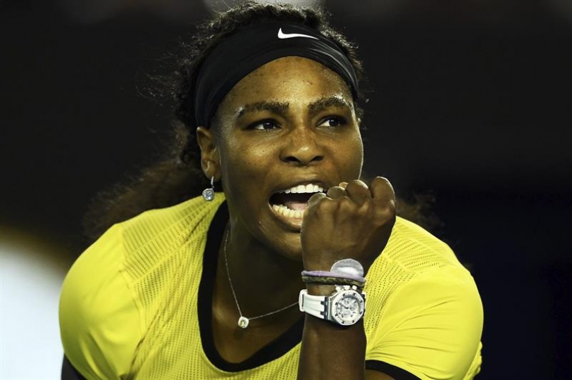 Serena Williams reacciona durante el partido de semifinales contra la polaca Agnieszka Radwanska
