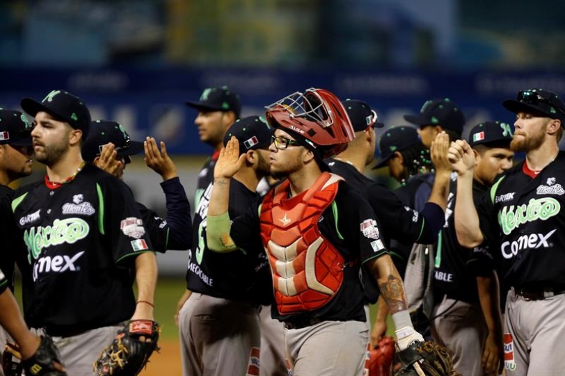 Jugadores de Venados de Mazatlán celebran su victoria hoy, viernes 5 de febrero de 2016, durante un partido entre Venados de Mazatlán y Cangrejeros de Santurce por la Serie del Caribe 2016