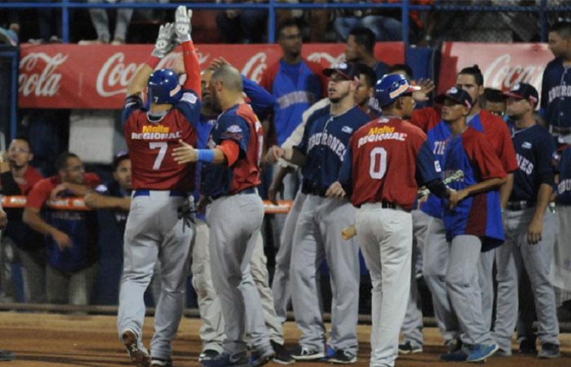 Carlos Sánchez volvió con todo al remolcar cinco de las siete carreras del equipo-Foto: Alejandro van Schermbeek Por:Prensa Tiburones tiburonesprensa@gmail.com