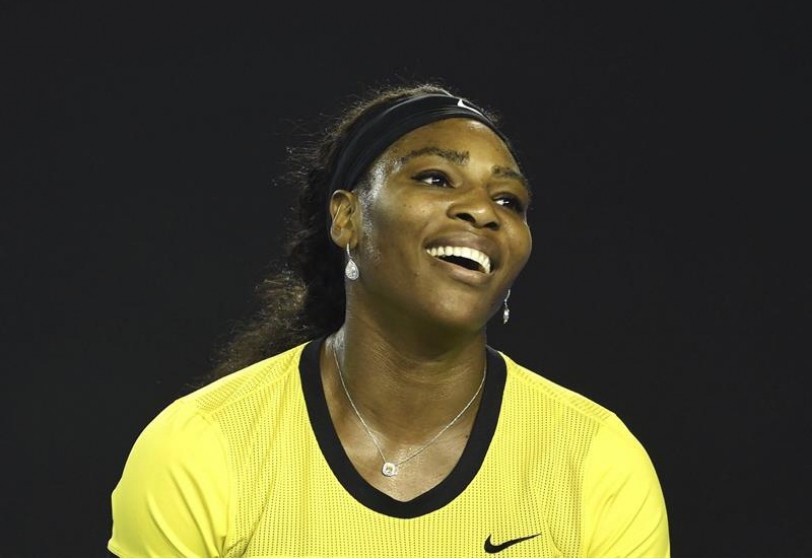 Serena Williams sonríe durante el partido de semifinales