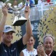 El presidente de OHL, Juan Miguel Villamir (d), aplaude al estadounidense Harri English quien se adjudicó el primer lugar del torneo Classic Mayakoba El presidente de OHL, Juan Miguel Villamir (d), aplaude al estadounidense Harri English quien se adjudicó el primer lugar del torneo Classic Mayakoba