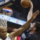 Foto archivo: El jugador de los Timberwolves de Minnesota Kevin Love (d) encesta sobre Richard Jefferson (i) de los Jazz de Utah Foto archivo: El jugador de los Timberwolves de Minnesota Kevin Love (d) encesta sobre Richard Jefferson (i) de los Jazz de Utah