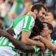 El delantero brasileño del Betis Leonardo Carrilho Baptistao (i) celebra con sus compañeros el gol que ha marcado ante el Getafe El delantero brasileño del Betis Leonardo Carrilho Baptistao (i) celebra con sus compañeros el gol que ha marcado ante el Getafe