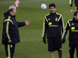 El seleccionador español, Vicente del Bosque (i), junto al delantero Diego Costa (c) El seleccionador español, Vicente del Bosque (i), junto al delantero Diego Costa (c)